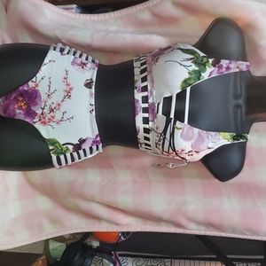 High-waisted floral bikini